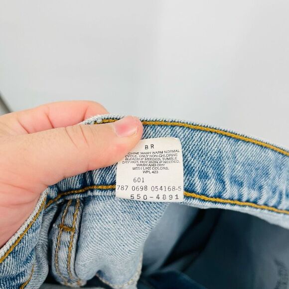 VTG Levi's 550 Denim Relaxed Fit Straight Jeans Medium Wash Blue Mens Size 38x32 - Picture 9 of 9